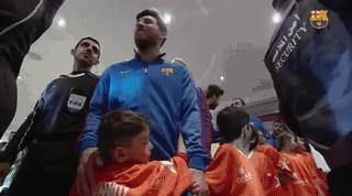 自制梅西球衣的小男孩,身穿梅西球衣的阿富汗男孩