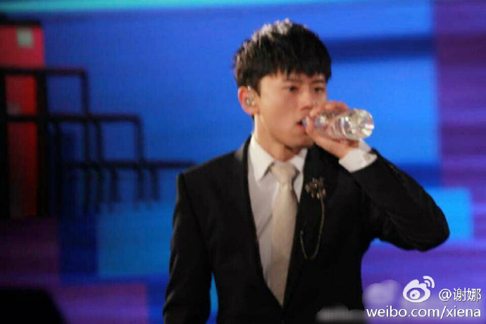 不要苛求,和大张伟相比,张杰失声后46个对不起的诚意简直太好