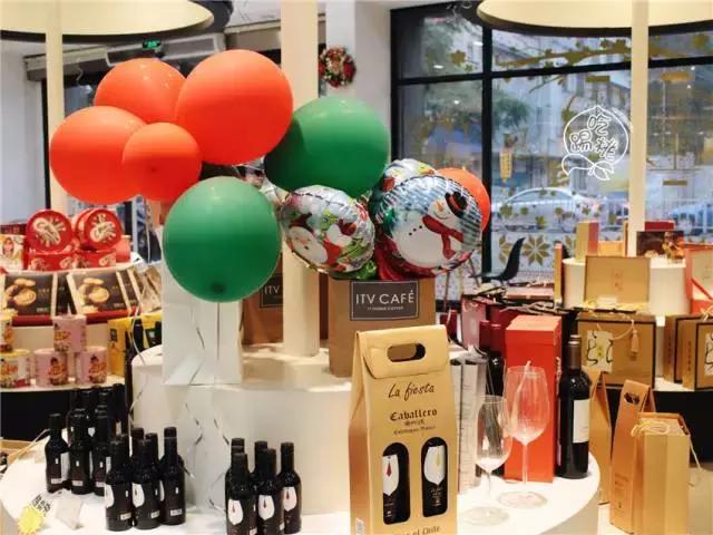 圣诞搞事啊！这杯咖啡竟好喝得我连杯子都吃掉了！