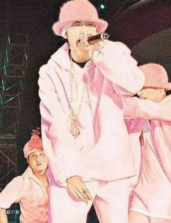 刘烨和陈伟霆视频,戏里戏外造型反差大的明星