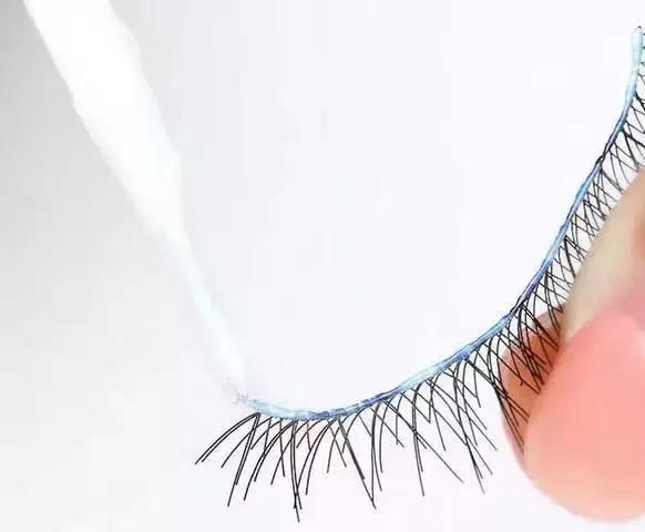 新手刷睫毛的正确方法,刷睫毛的好办法