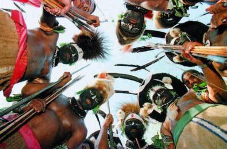 这是一个关于一群华人富婆,到澳洲买苦吃的故事