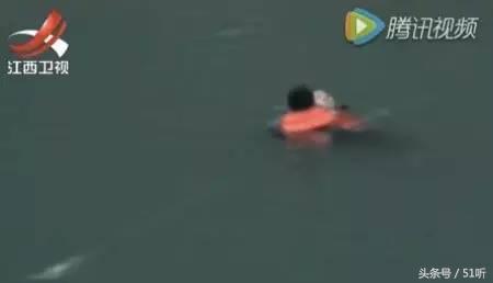 消防员捞女尸,水中捞女尸现场