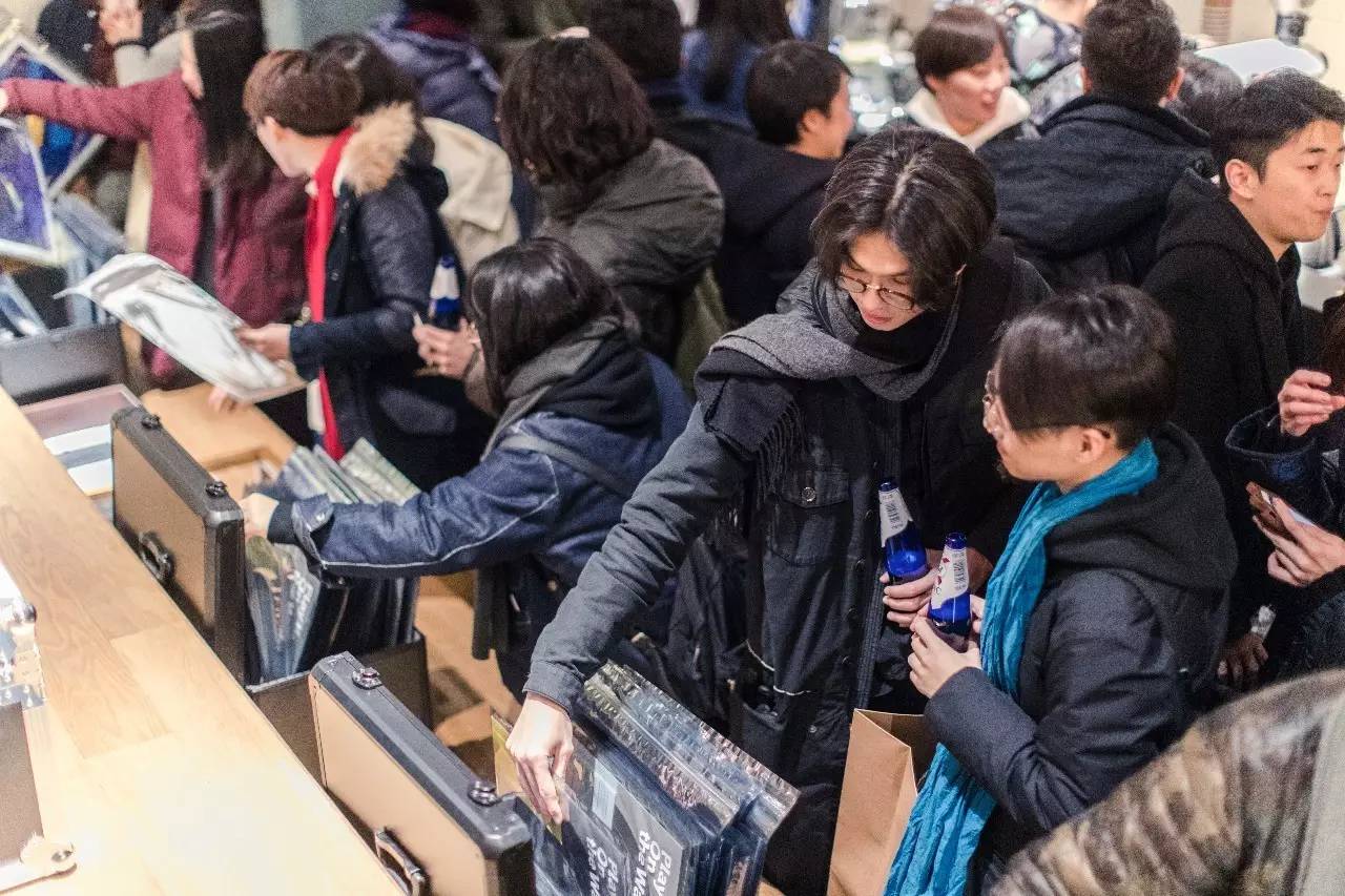 图集｜我们带着这些“黑胶唱片”和几百个好看的人，一起入侵了DOE