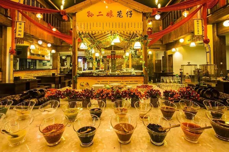 惊艳！绿皮火车开进温泉城，将VIP泡汤进行到底！「浙里温暖NO.11」