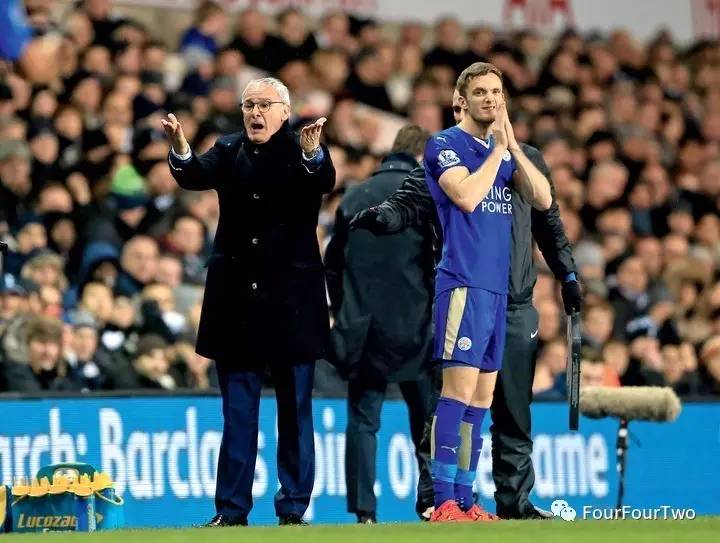 2014圣诞节垫底,2015圣诞节登顶,2016呢?莱斯特城的故事,曾经是足球世界最美好的圣诞礼物