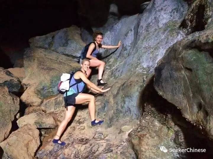 如私人订制般贴心精致的高品质体验,Leguano德国原装进口纯手工赤脚鞋祝大家圣诞快乐!新的一年从脚开始更加热爱生活!