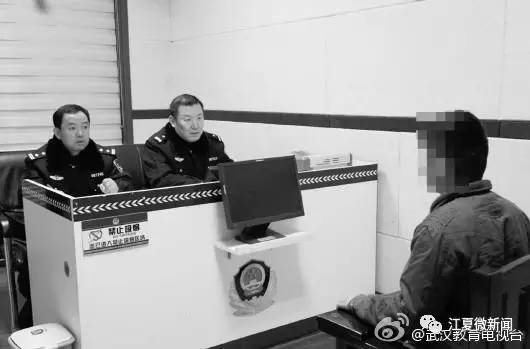 醉汉找口吃大爷指挥倒车，结果……