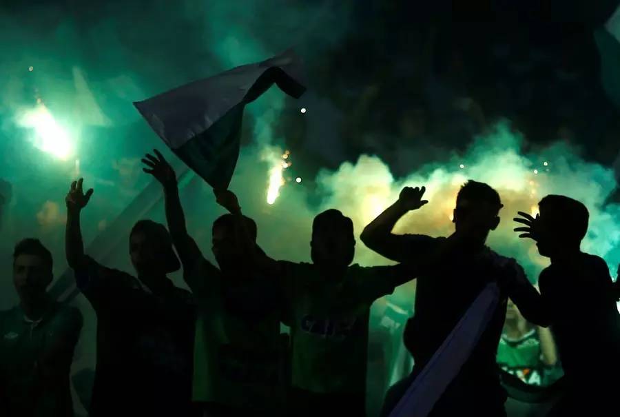 2021足坛感动泪目瞬间,2016足坛十大催人泪下的瞬间