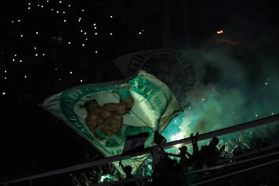 2021足坛感动泪目瞬间,2016足坛十大催人泪下的瞬间