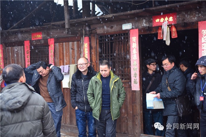 会同:昨天,欧阳海峰到道德模范家里检查年货