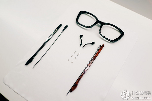 柯南戴白眼镜图片,柯南同款眼镜戴上之后能看见吗