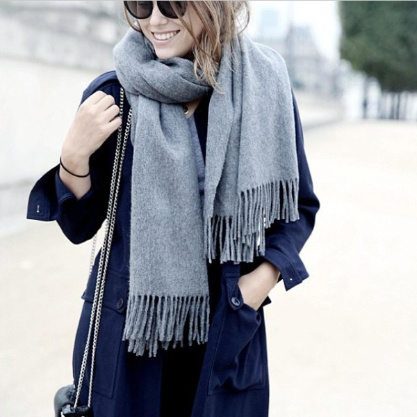 围巾穿出时髦范,时髦的围巾系法