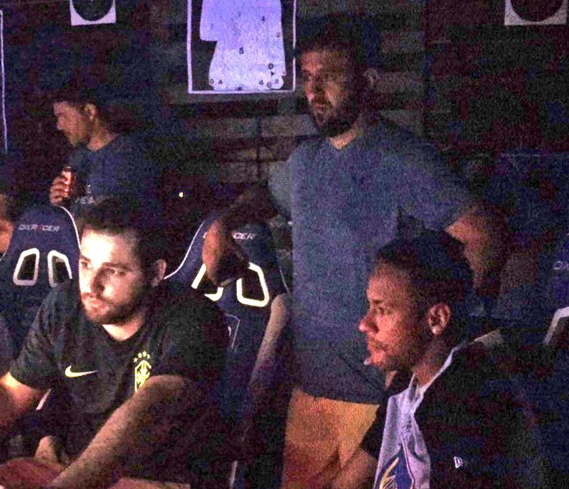 内马尔csgo踢球,足球巨星内马尔竟然喜欢打游戏