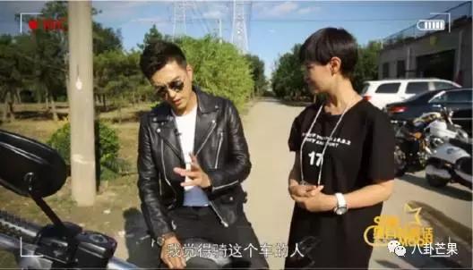 要被靳东的角色蒙蔽了双眼,他本人只有四岁,不能再多!