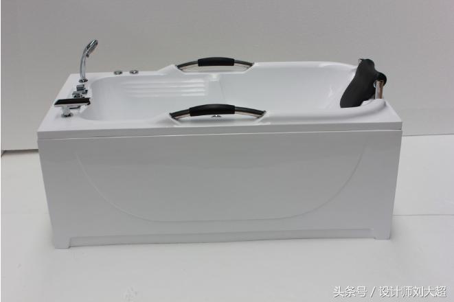 家中装修浴缸的摆放,长方形浴缸和淋浴并存怎么摆放