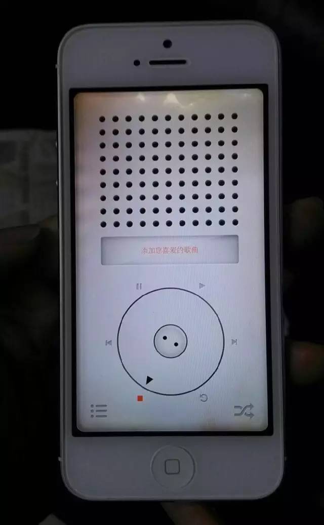 手机屏进水有水印简单的解决方法,手机进水黑屏了但是有声音怎么办