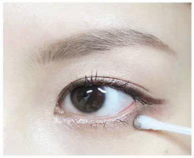 油性皮肤化妆怎么办,化妆眼部总是晕妆怎么办