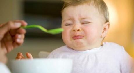 如何给宝宝正确添加辅食的方法,怎样添加辅食宝宝不易偏食
