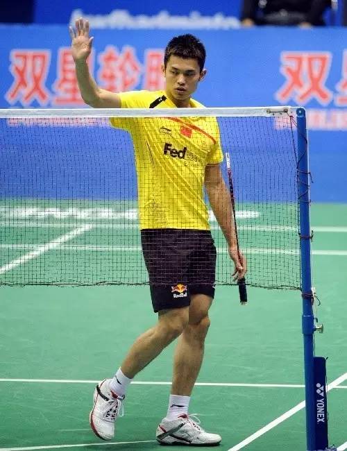 打羽毛球要懂的球场礼仪,打羽毛球时如何看球