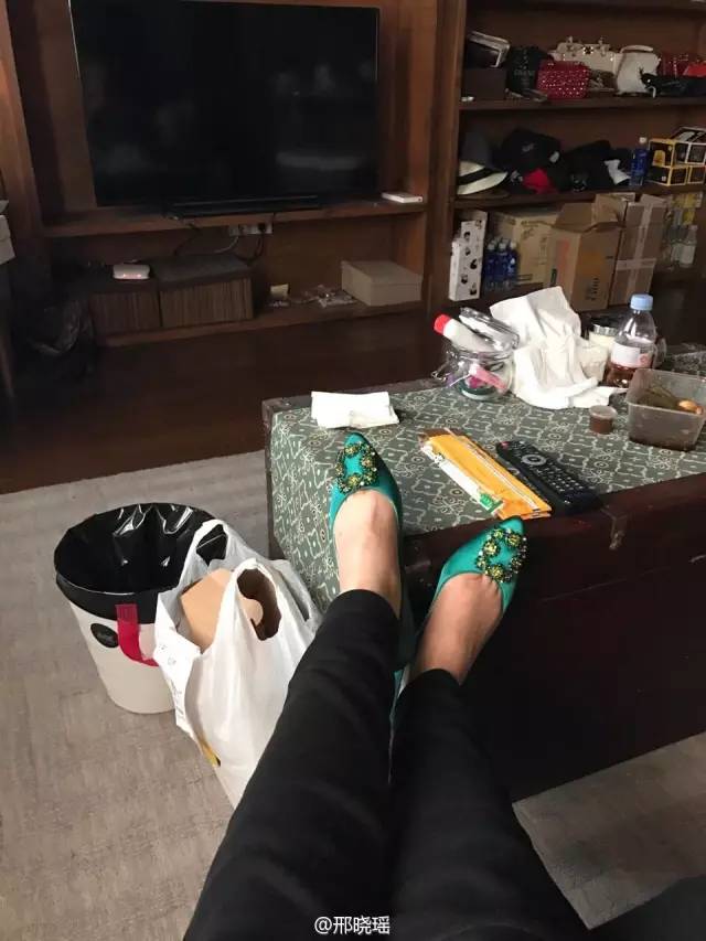 全智贤蓝色的鞋,全智贤最新机场同款鞋