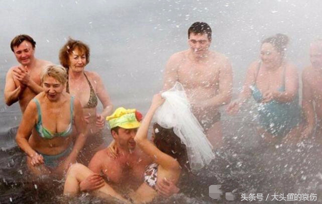 农村办婚礼，只服俄罗斯这群男女，零下30度光穿比基尼！