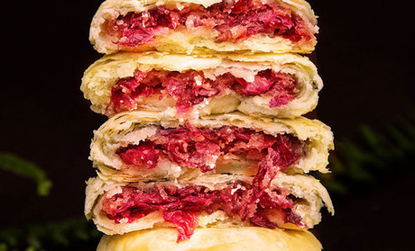 云南玫瑰鲜花饼怎么制作的,云南鲜花饼零食点心