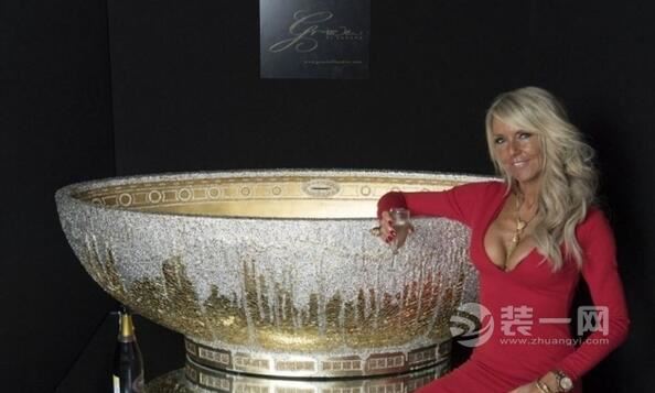 百万金澡盆镶珠宝各国富人奢华装修洗澡方式超奇葩