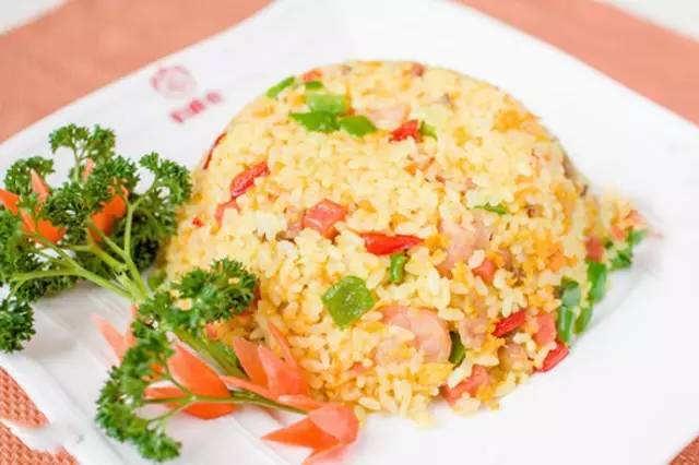 巴厘岛哪些旅游景点值得去旅游 (海岛明珠巴厘岛旅游)