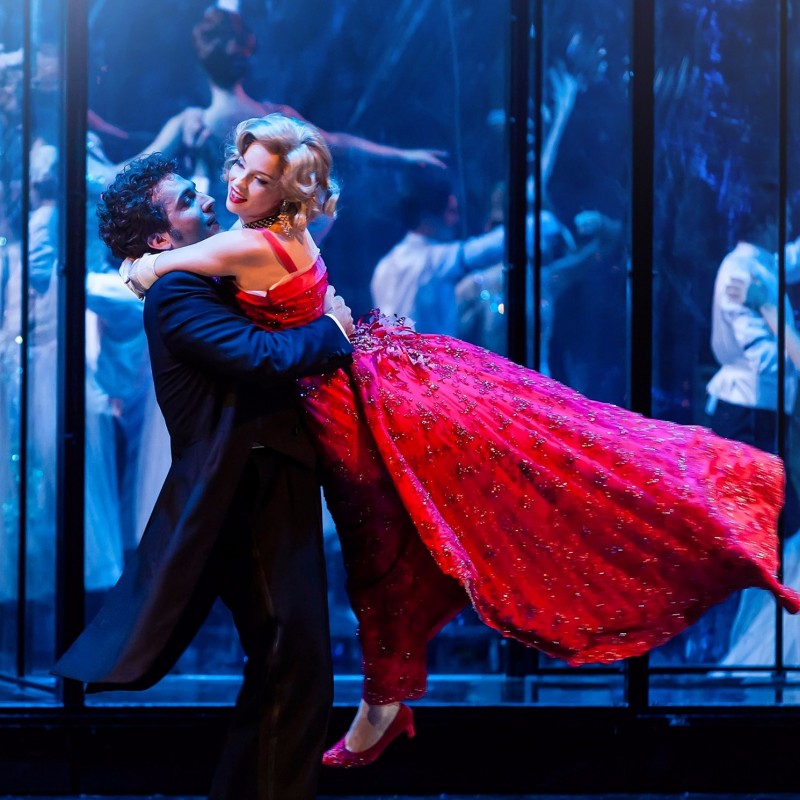 一个作曲家是如何一夜走红的？