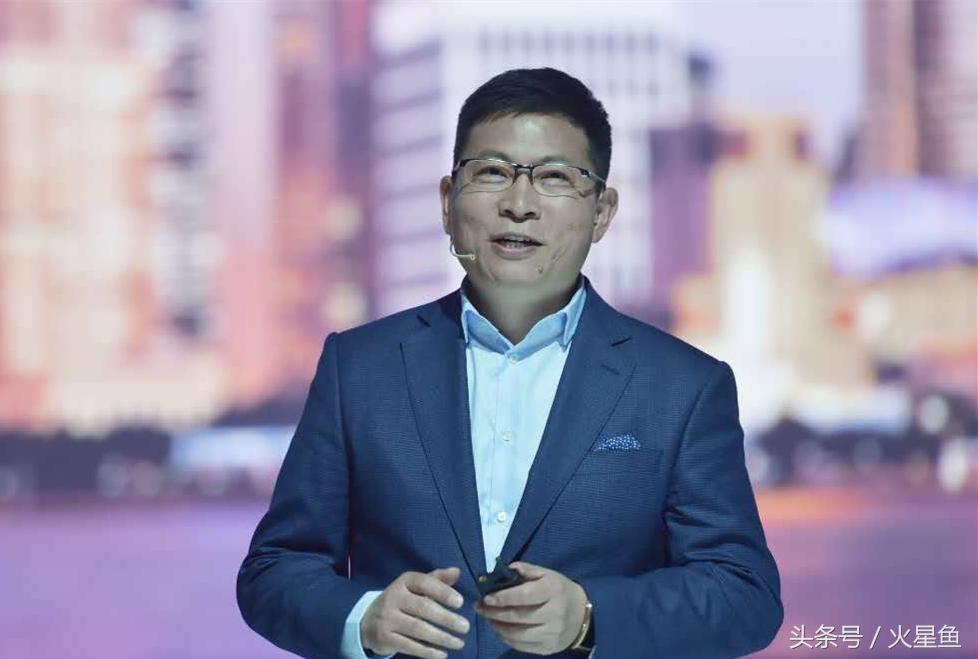 这台手机被评为年度最佳，拥有徕卡双摄，如今年后跳水至2299