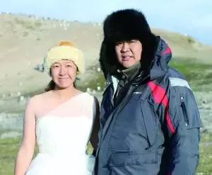 这对情侣被恐怖分子追杀，上演真人版绝命逃亡，却温暖了全世界