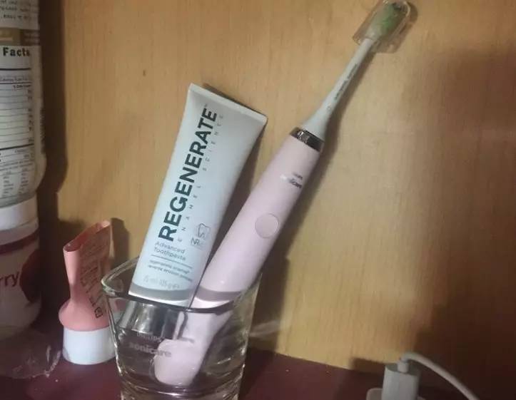 瀹夊埄骞村害鐩涗細,瀹夊埄澶т細鍗曞搧绾㈣壊