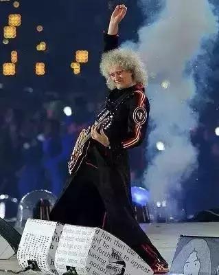 全世界都听过他的歌，但你肯定不知道他是天体物理学家和大学校长