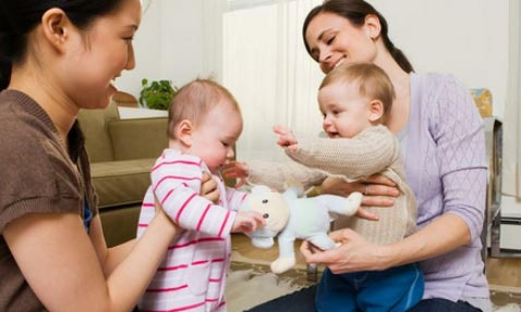 宝宝2岁还不说话只会叫人,宝宝2岁了还不会说话只会喊爸爸