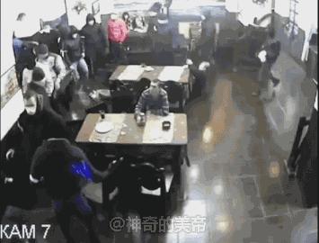 俄罗斯男子酒吧打架,俄罗斯酒吧斗殴
