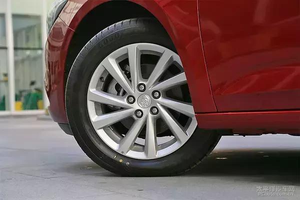 别克威朗乐享版驾驶体验,配置提升十分显著的车型