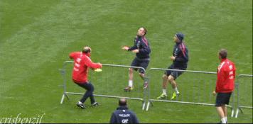 足坛15大诡异进球gif,足坛搞笑gif