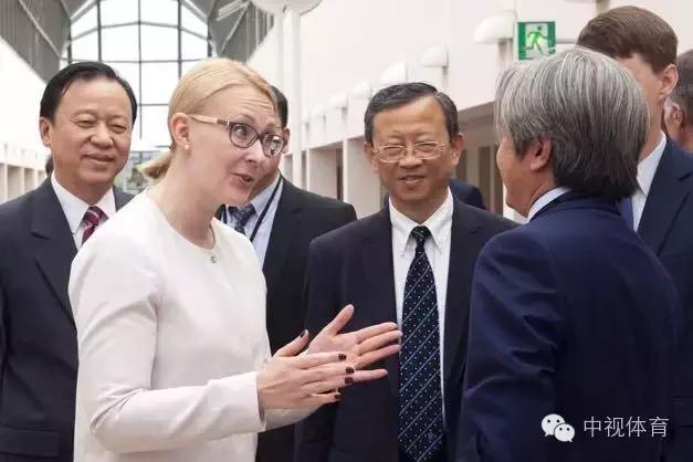 高峰：来自中国的圣诞老人