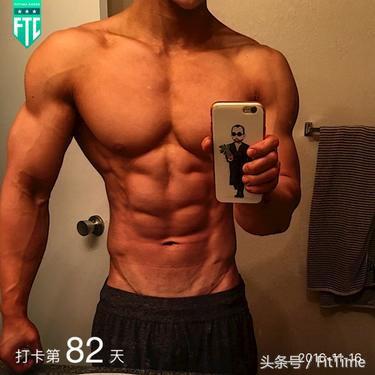 踢足球健身男,踢踢球跳跳舞