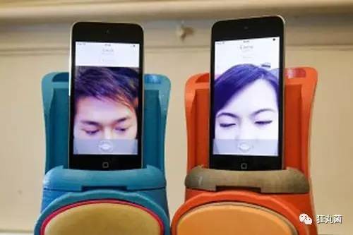 有了它用手机也能拍出电影感,有了它的手机也可以插u盘