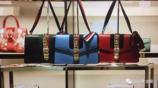女子买名牌包,女子买名牌包完整版