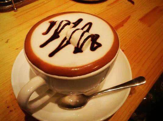 洒满阳光的下雪天，就要去喝这18杯热巧克力噢！