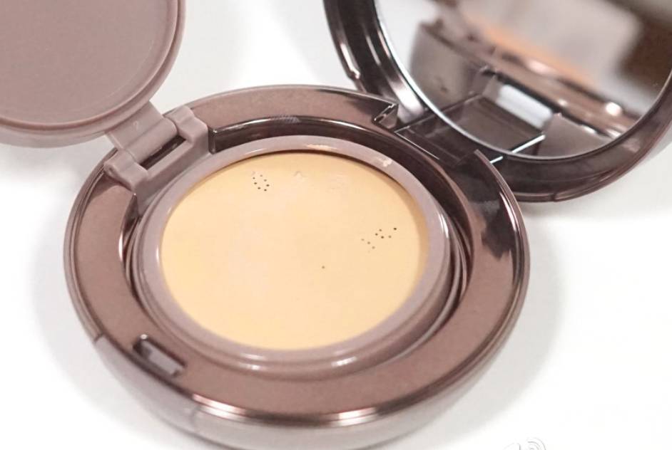 粉底们的《奶酪陷阱》：奶冻、微光、慕丝粉饼，谁还能赢气垫粉底