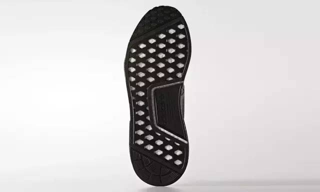 黑鞋要火？！看看NMD_XR1这双黑魂