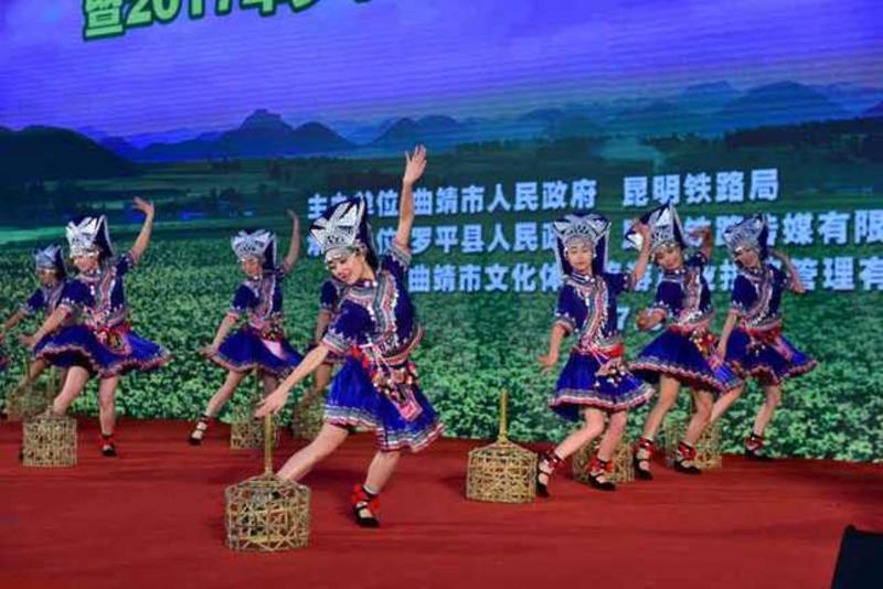 “曲靖号”昆明始发终至深圳齐品春夏秋冬之美