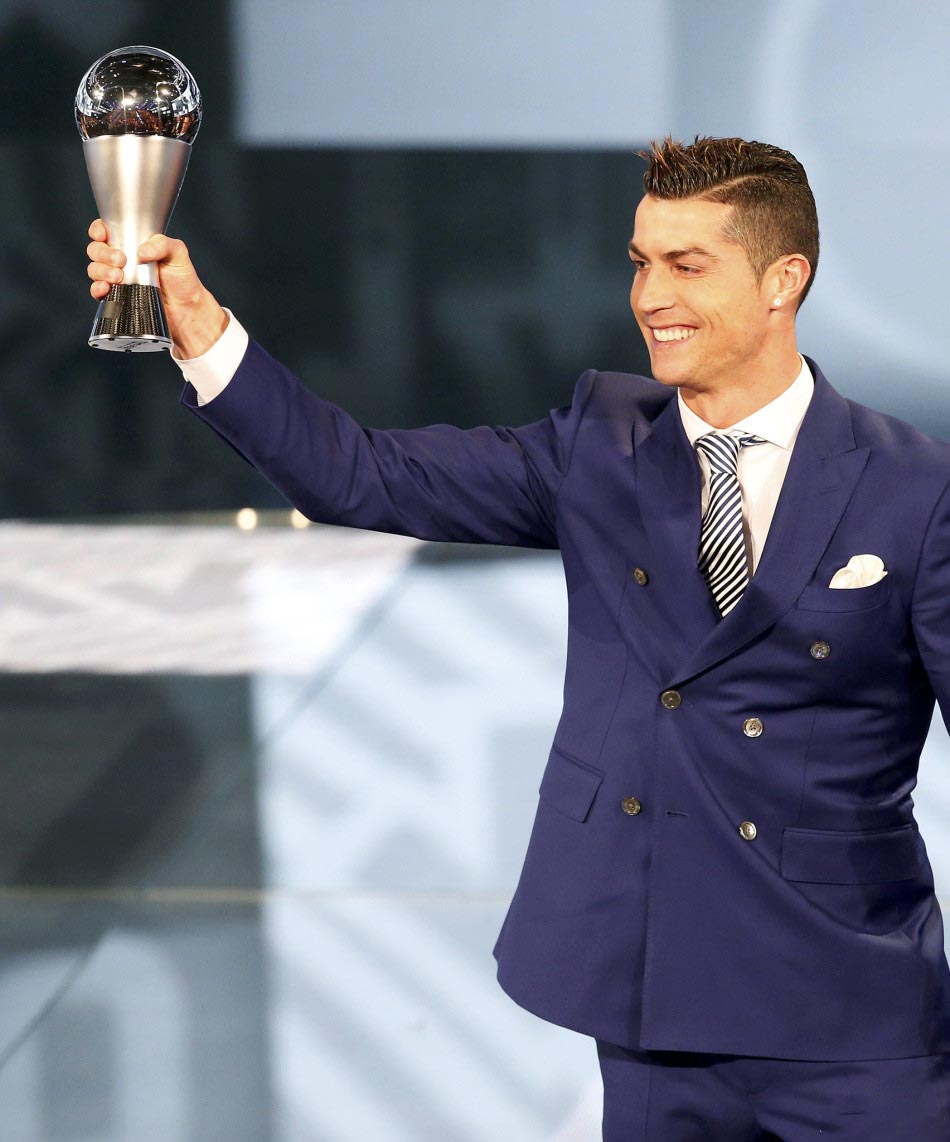 世界足球先生颁奖典礼，她才是最抢镜的那一个！帕克无辜躺枪！