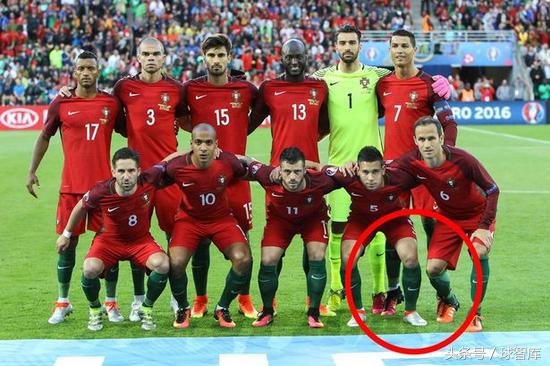 出场动作梅西c罗,颁奖会c罗起身名场面