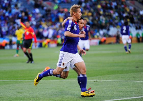 无回旋足球鞋2代什么时候出的,又便宜又好用的战靴