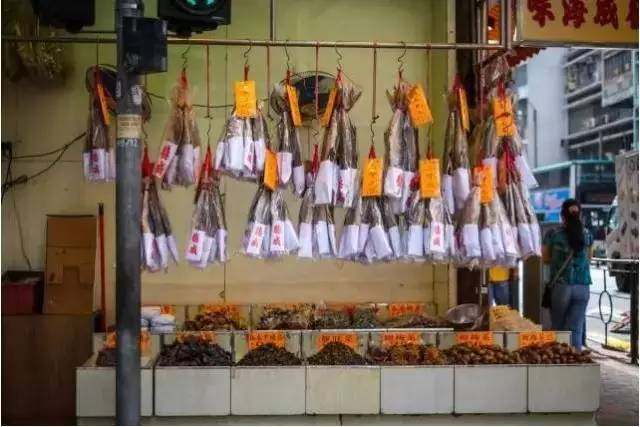 这些年货卖爆了购买主力竟是90后,香港新春年货市场红火